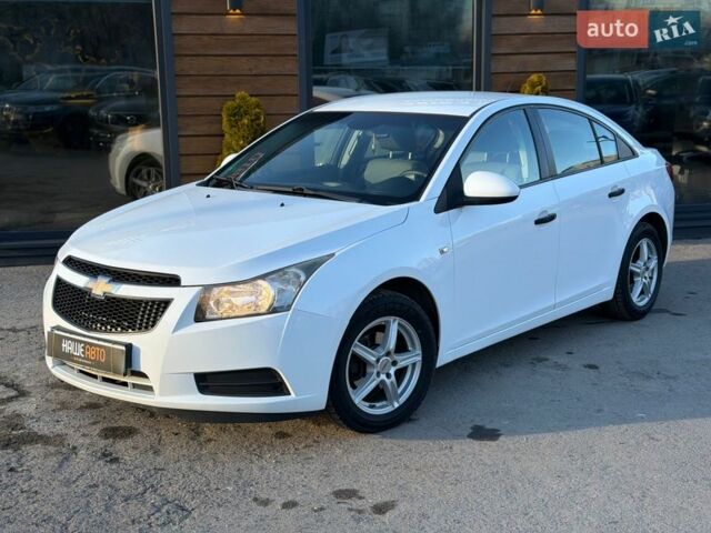 Білий Шевроле Круз, об'ємом двигуна 1.6 л та пробігом 141 тис. км за 6599 $, фото 1 на Automoto.ua