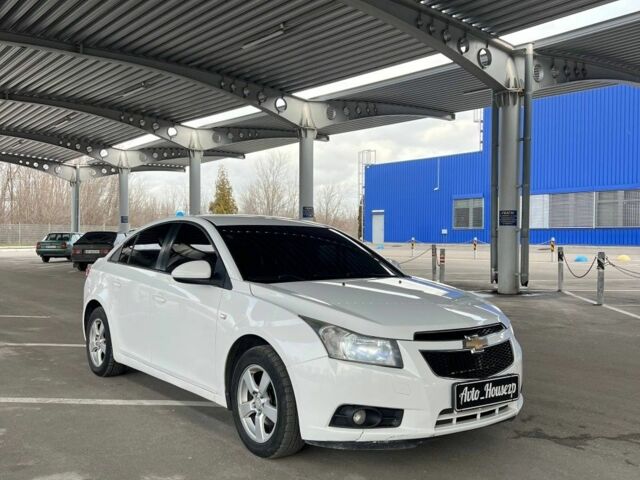 Белый Шевроле Круз, объемом двигателя 0 л и пробегом 212 тыс. км за 5500 $, фото 1 на Automoto.ua