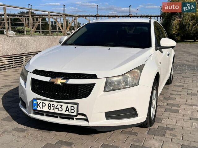 Белый Шевроле Круз, объемом двигателя 1.6 л и пробегом 280 тыс. км за 5500 $, фото 1 на Automoto.ua