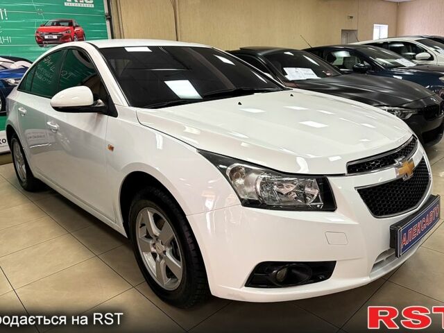 Белый Шевроле Круз, объемом двигателя 1.6 л и пробегом 111 тыс. км за 6500 $, фото 1 на Automoto.ua