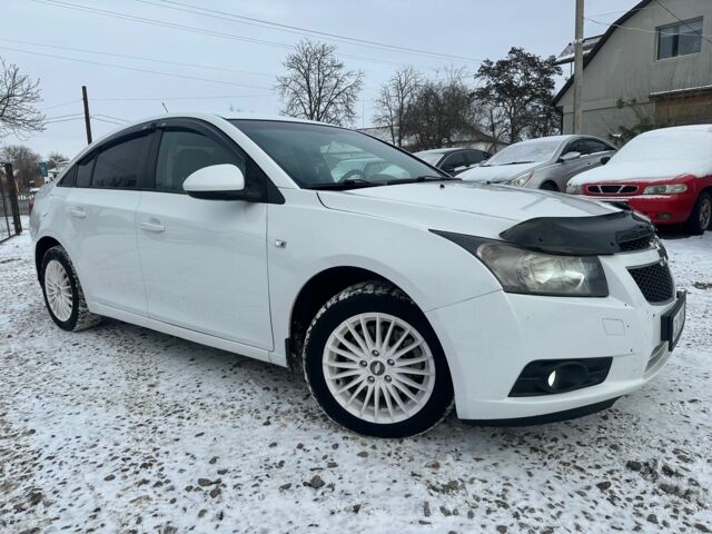 Белый Шевроле Круз, объемом двигателя 2 л и пробегом 217 тыс. км за 5900 $, фото 1 на Automoto.ua