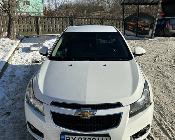 Белый Шевроле Круз, объемом двигателя 2 л и пробегом 249 тыс. км за 6200 $, фото 1 на Automoto.ua