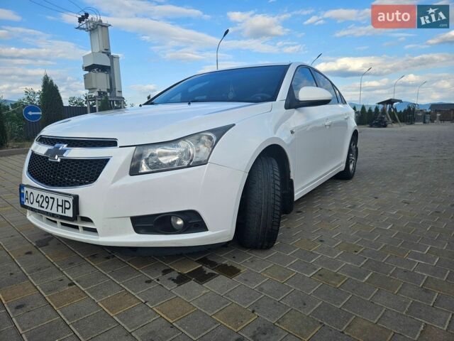 Белый Шевроле Круз, объемом двигателя 1.99 л и пробегом 267 тыс. км за 6700 $, фото 1 на Automoto.ua