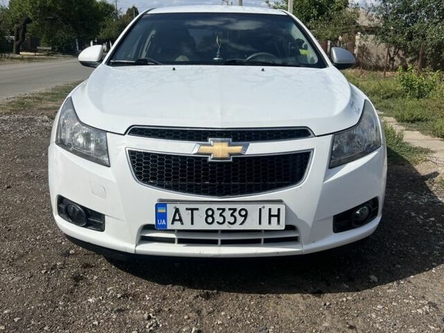 Белый Шевроле Круз, объемом двигателя 2 л и пробегом 293 тыс. км за 3400 $, фото 1 на Automoto.ua