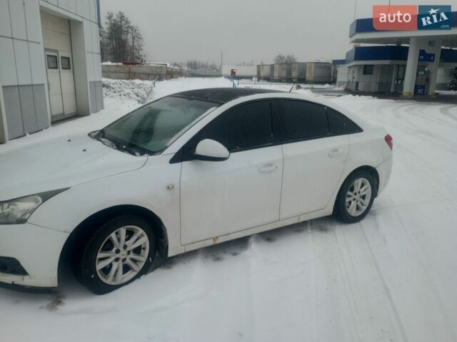 Белый Шевроле Круз, объемом двигателя 1.8 л и пробегом 312 тыс. км за 6700 $, фото 1 на Automoto.ua