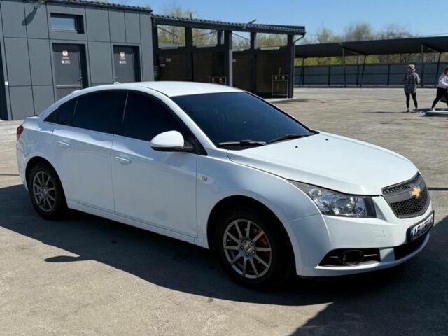 Белый Шевроле Круз, объемом двигателя 1.8 л и пробегом 235 тыс. км за 7300 $, фото 1 на Automoto.ua