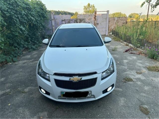 Белый Шевроле Круз, объемом двигателя 2 л и пробегом 237 тыс. км за 6200 $, фото 1 на Automoto.ua