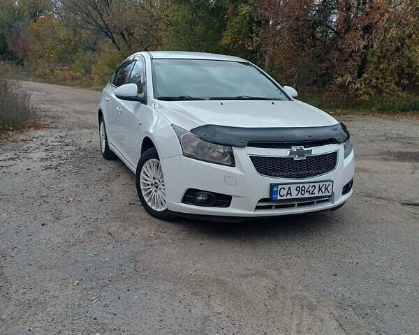 Белый Шевроле Круз, объемом двигателя 1.99 л и пробегом 231 тыс. км за 5800 $, фото 1 на Automoto.ua