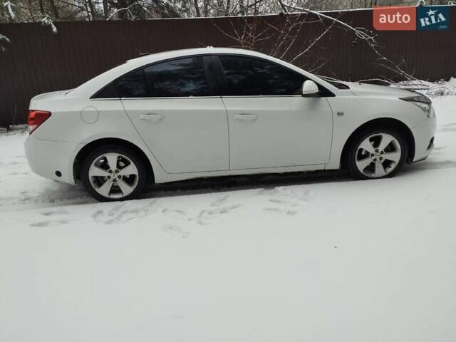 Белый Шевроле Круз, объемом двигателя 1.8 л и пробегом 173 тыс. км за 7000 $, фото 1 на Automoto.ua