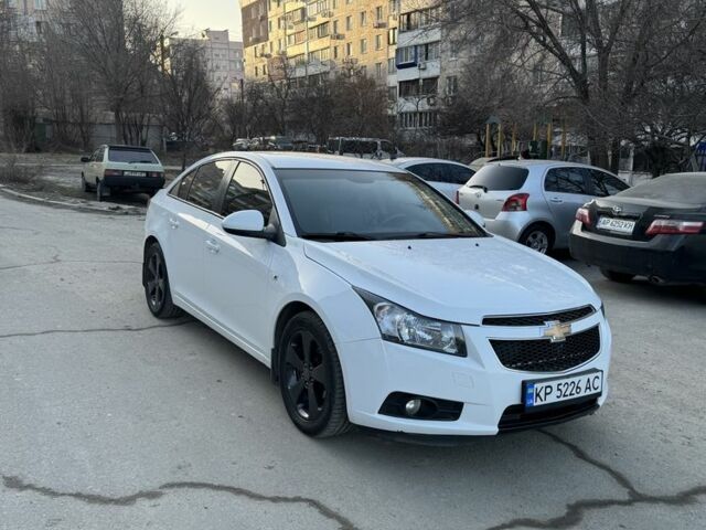 Белый Шевроле Круз, объемом двигателя 1.8 л и пробегом 144 тыс. км за 7500 $, фото 1 на Automoto.ua