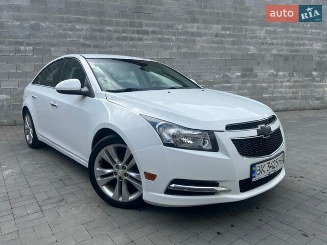 Белый Шевроле Круз, объемом двигателя 1.36 л и пробегом 245 тыс. км за 5950 $, фото 1 на Automoto.ua