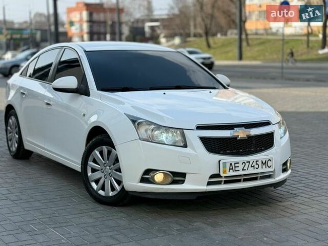 Белый Шевроле Круз, объемом двигателя 1.8 л и пробегом 201 тыс. км за 5999 $, фото 1 на Automoto.ua