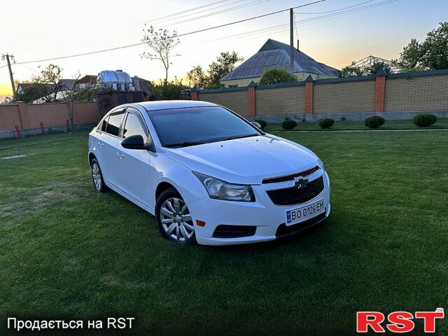 Белый Шевроле Круз, объемом двигателя 1.8 л и пробегом 292 тыс. км за 5800 $, фото 1 на Automoto.ua