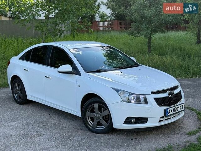 Белый Шевроле Круз, объемом двигателя 1.8 л и пробегом 162 тыс. км за 6999 $, фото 1 на Automoto.ua