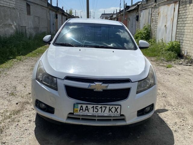Белый Шевроле Круз, объемом двигателя 1.8 л и пробегом 174 тыс. км за 4300 $, фото 1 на Automoto.ua