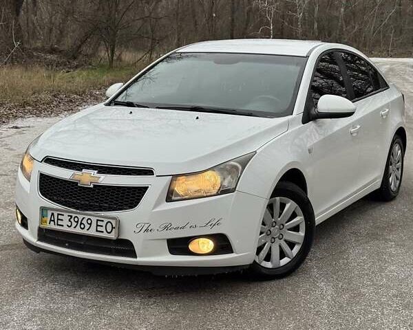 Белый Шевроле Круз, объемом двигателя 1.8 л и пробегом 250 тыс. км за 5700 $, фото 1 на Automoto.ua