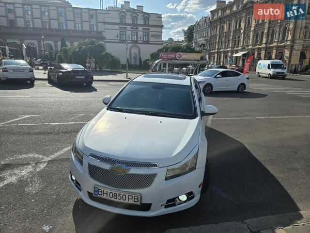 Белый Шевроле Круз, объемом двигателя 1.4 л и пробегом 240 тыс. км за 8000 $, фото 1 на Automoto.ua