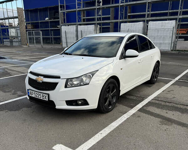 Белый Шевроле Круз, объемом двигателя 1.8 л и пробегом 117 тыс. км за 7500 $, фото 1 на Automoto.ua
