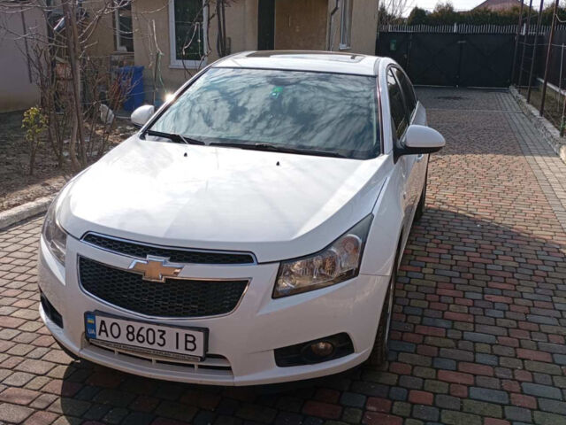 Белый Шевроле Круз, объемом двигателя 2 л и пробегом 270 тыс. км за 7750 $, фото 1 на Automoto.ua