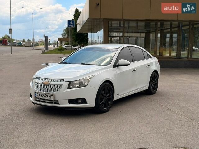 Белый Шевроле Круз, объемом двигателя 1.36 л и пробегом 238 тыс. км за 6350 $, фото 1 на Automoto.ua