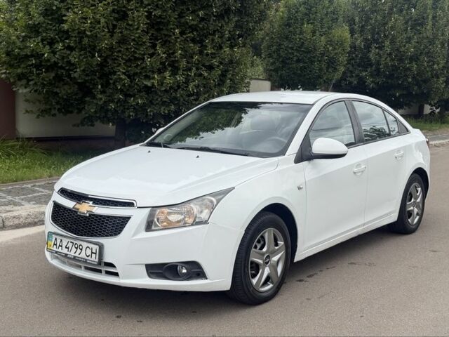 Белый Шевроле Круз, объемом двигателя 1.8 л и пробегом 158 тыс. км за 5814 $, фото 1 на Automoto.ua