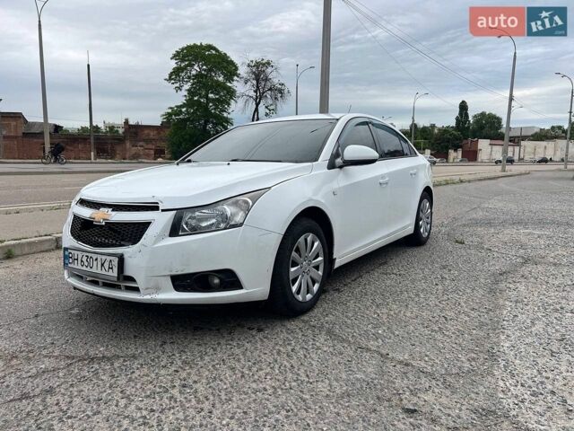 Белый Шевроле Круз, объемом двигателя 1.8 л и пробегом 185 тыс. км за 4300 $, фото 1 на Automoto.ua