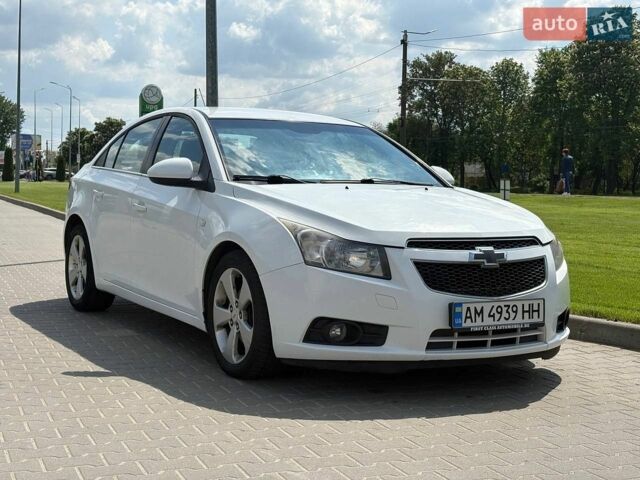 Белый Шевроле Круз, объемом двигателя 2 л и пробегом 205 тыс. км за 7350 $, фото 1 на Automoto.ua