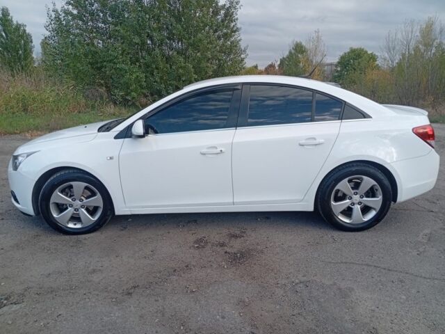 Белый Шевроле Круз, объемом двигателя 2 л и пробегом 166 тыс. км за 8000 $, фото 1 на Automoto.ua