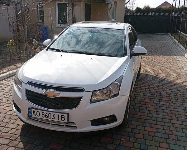 Белый Шевроле Круз, объемом двигателя 2 л и пробегом 270 тыс. км за 7750 $, фото 1 на Automoto.ua