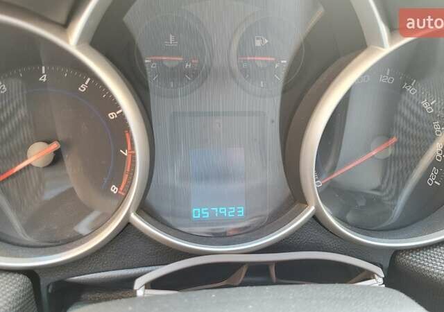 Белый Шевроле Круз, объемом двигателя 1.6 л и пробегом 57 тыс. км за 9000 $, фото 1 на Automoto.ua