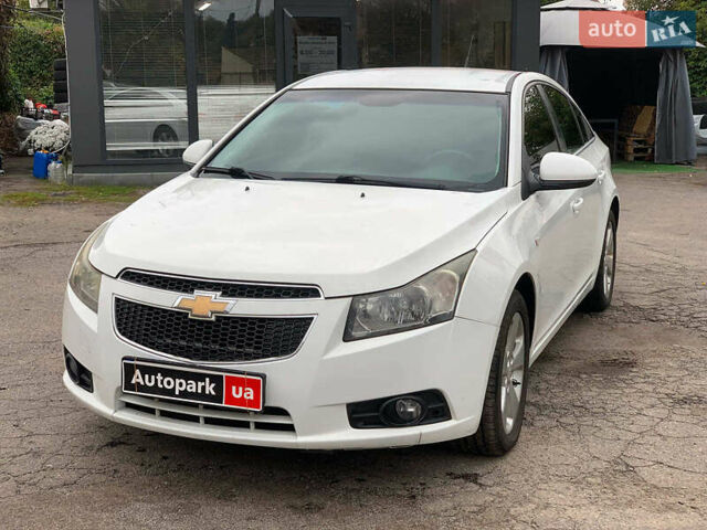 Белый Шевроле Круз, объемом двигателя 2 л и пробегом 212 тыс. км за 8190 $, фото 1 на Automoto.ua