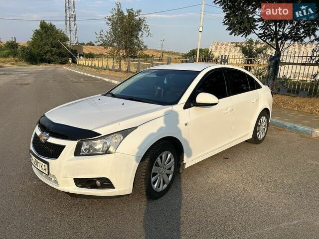 Белый Шевроле Круз, объемом двигателя 1.8 л и пробегом 260 тыс. км за 4979 $, фото 1 на Automoto.ua