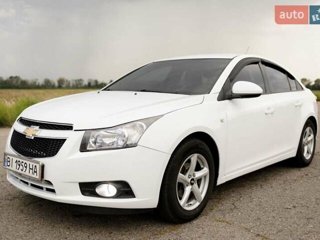 Белый Шевроле Круз, объемом двигателя 1.8 л и пробегом 182 тыс. км за 8000 $, фото 1 на Automoto.ua