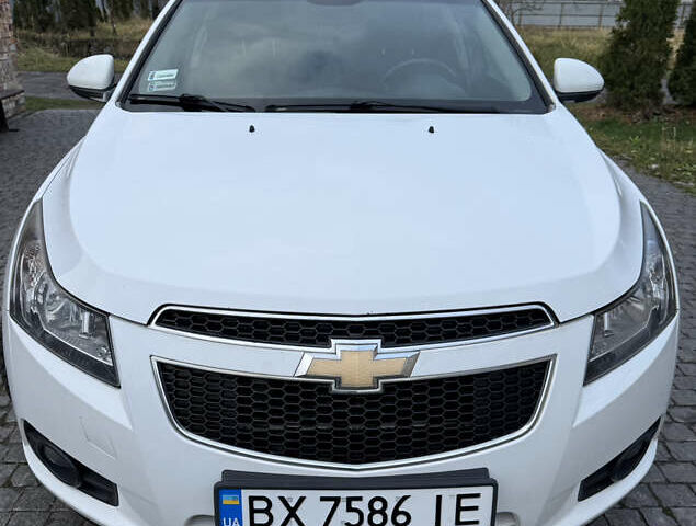 Белый Шевроле Круз, объемом двигателя 2 л и пробегом 204 тыс. км за 8000 $, фото 1 на Automoto.ua