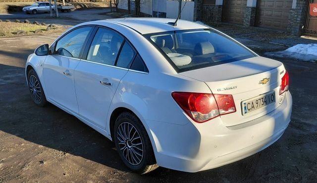 Белый Шевроле Круз, объемом двигателя 1.8 л и пробегом 162 тыс. км за 8100 $, фото 1 на Automoto.ua