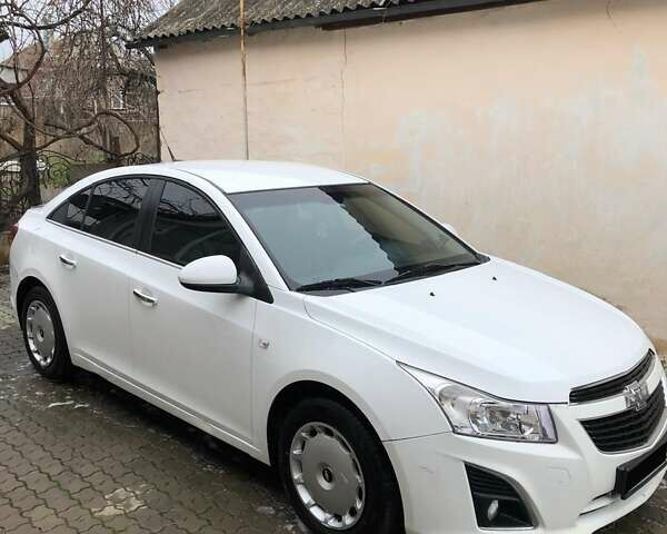 Белый Шевроле Круз, объемом двигателя 1.8 л и пробегом 138 тыс. км за 7000 $, фото 1 на Automoto.ua
