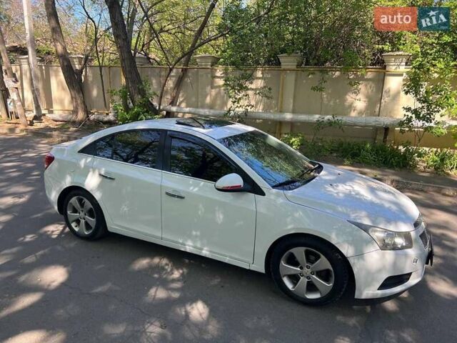 Белый Шевроле Круз, объемом двигателя 1.4 л и пробегом 167 тыс. км за 5000 $, фото 1 на Automoto.ua
