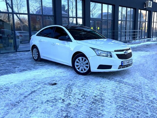 Білий Шевроле Круз, об'ємом двигуна 1.4 л та пробігом 15900 тис. км за 6900 $, фото 1 на Automoto.ua