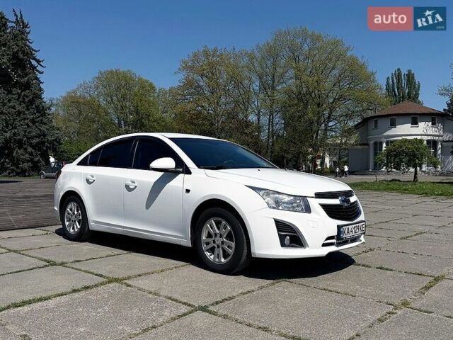 Белый Шевроле Круз, объемом двигателя 2 л и пробегом 255 тыс. км за 6399 $, фото 1 на Automoto.ua