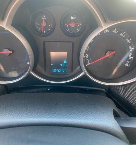 Белый Шевроле Круз, объемом двигателя 1.6 л и пробегом 169 тыс. км за 6600 $, фото 1 на Automoto.ua