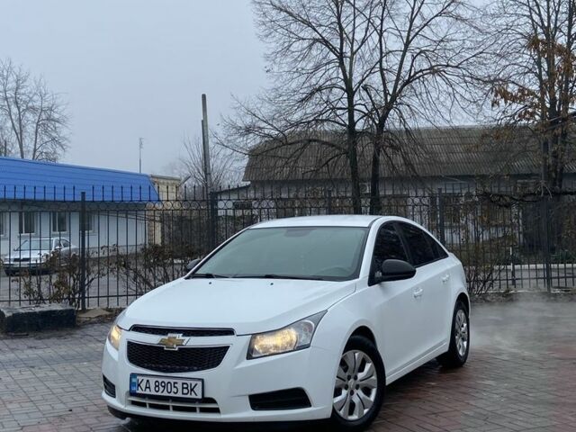 Белый Шевроле Круз, объемом двигателя 1.8 л и пробегом 208 тыс. км за 8600 $, фото 1 на Automoto.ua