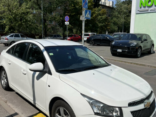Белый Шевроле Круз, объемом двигателя 1.4 л и пробегом 270 тыс. км за 6900 $, фото 1 на Automoto.ua
