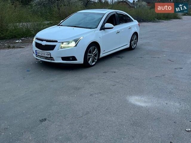 Белый Шевроле Круз, объемом двигателя 1.36 л и пробегом 156 тыс. км за 5400 $, фото 1 на Automoto.ua