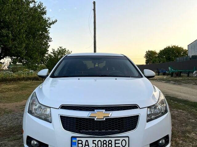 Белый Шевроле Круз, объемом двигателя 1.8 л и пробегом 220 тыс. км за 6700 $, фото 1 на Automoto.ua