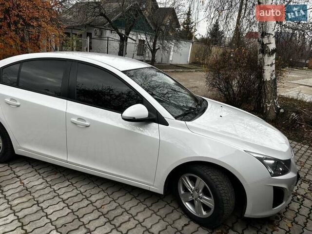 Белый Шевроле Круз, объемом двигателя 1.8 л и пробегом 73 тыс. км за 9499 $, фото 1 на Automoto.ua