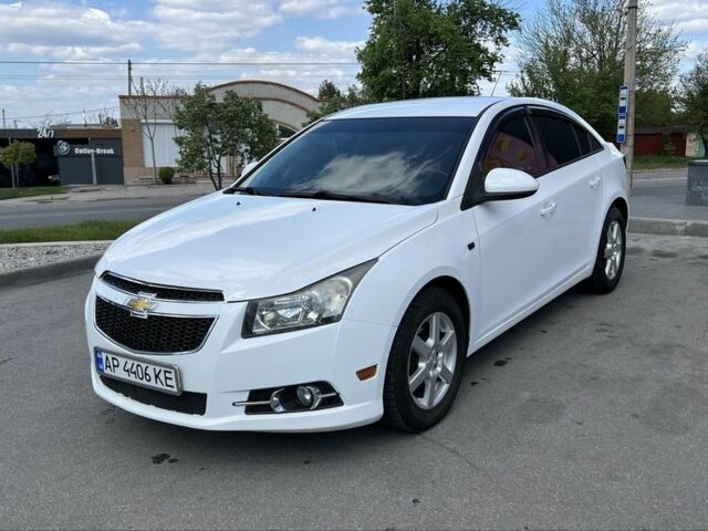 Белый Шевроле Круз, объемом двигателя 1.8 л и пробегом 220 тыс. км за 7500 $, фото 1 на Automoto.ua