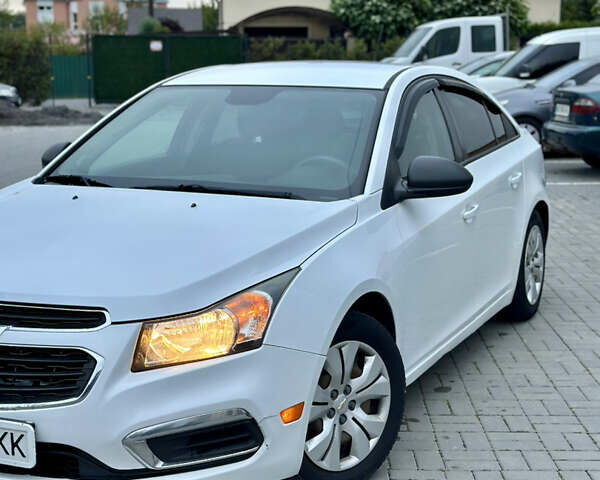 Белый Шевроле Круз, объемом двигателя 1.8 л и пробегом 160 тыс. км за 8800 $, фото 1 на Automoto.ua