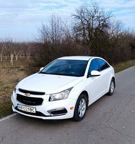 Белый Шевроле Круз, объемом двигателя 1.36 л и пробегом 144 тыс. км за 7800 $, фото 1 на Automoto.ua
