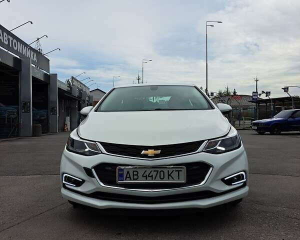 Белый Шевроле Круз, объемом двигателя 1.4 л и пробегом 188 тыс. км за 11000 $, фото 1 на Automoto.ua