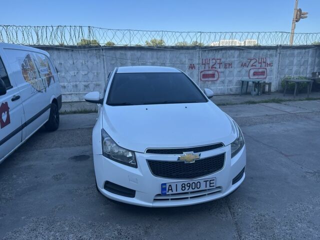 Белый Шевроле Круз, объемом двигателя 1.8 л и пробегом 175 тыс. км за 7993 $, фото 1 на Automoto.ua